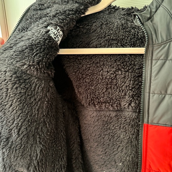 The North Face Youth Red and Black Reversible Puffer Coat - Picture 4 of 6